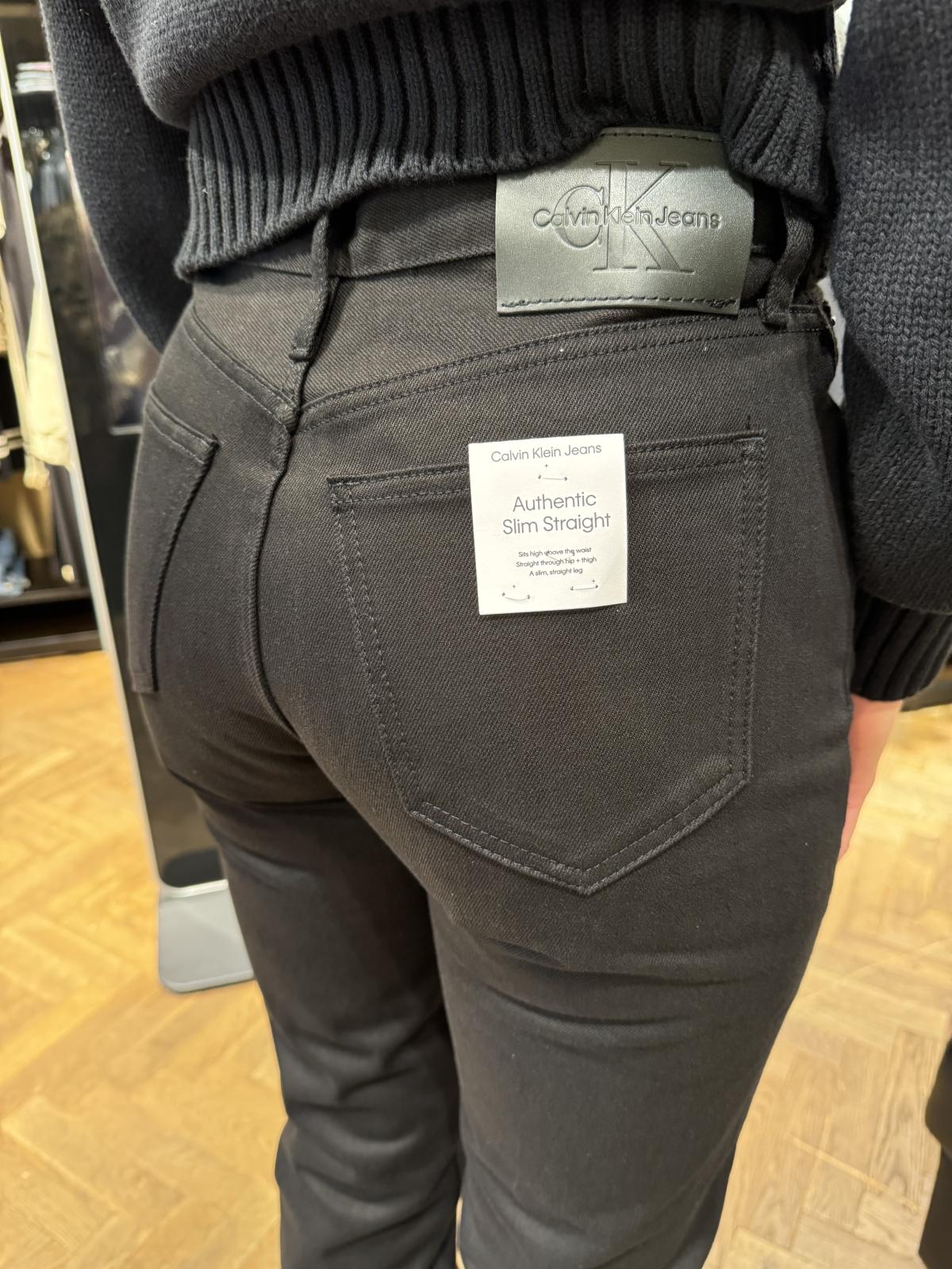 CALVIN KLEIN JEANS BLACK STRAIGHT FIT