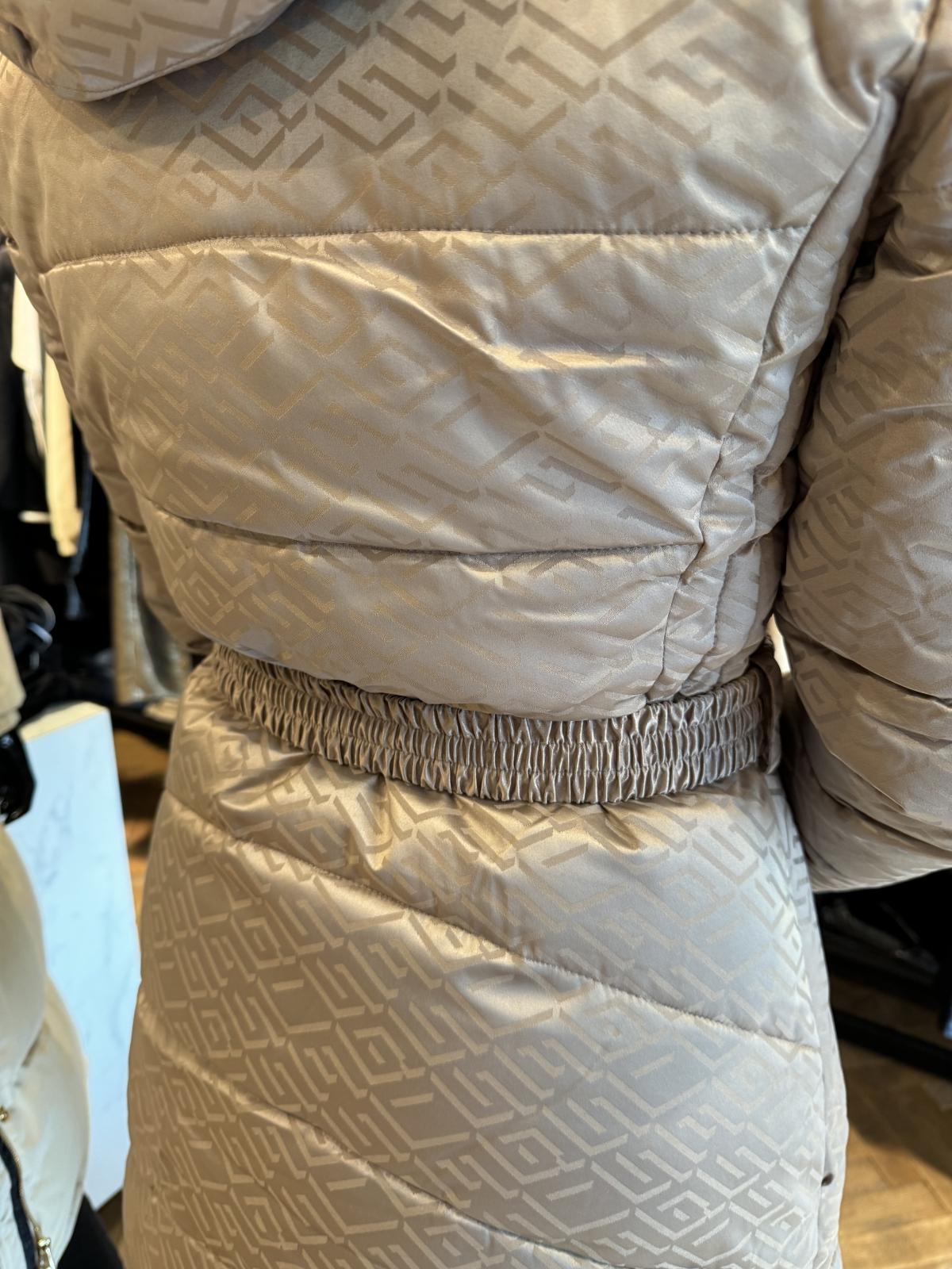 GUESS SELINE LOGO MID PUFFER TAUPE